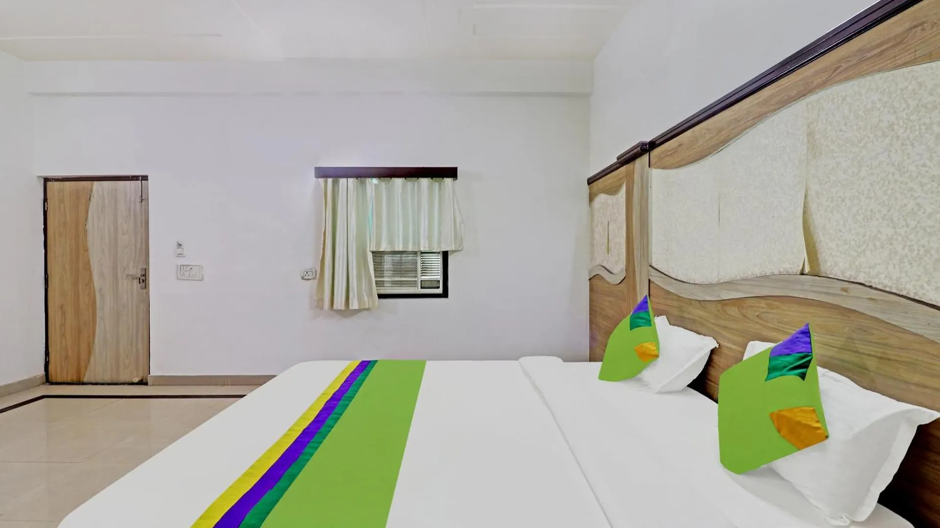 Hotel The Golden Bird Агра