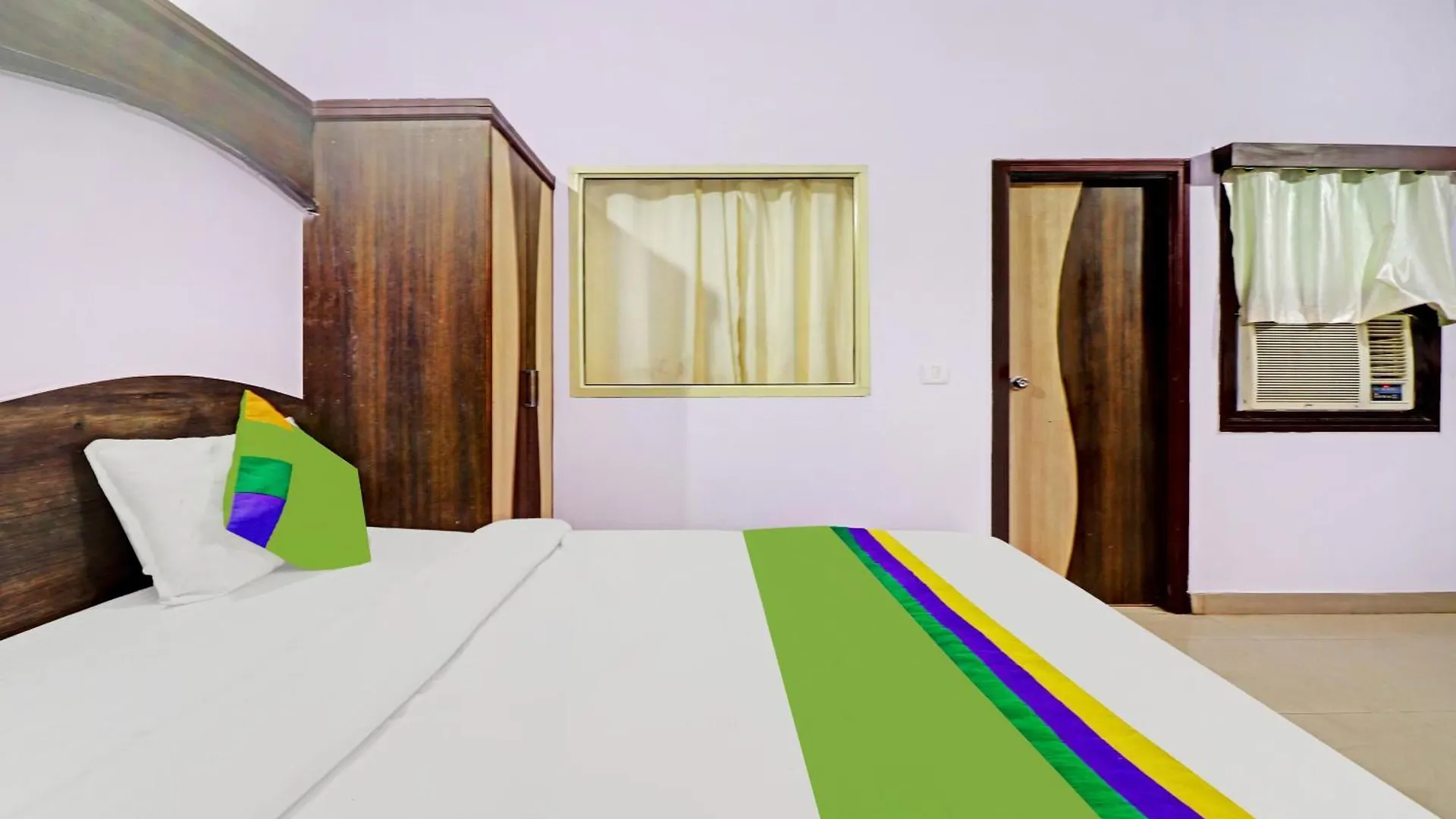 Hotel The Golden Bird Agra  3*, Agra (Uttar Pradesh)