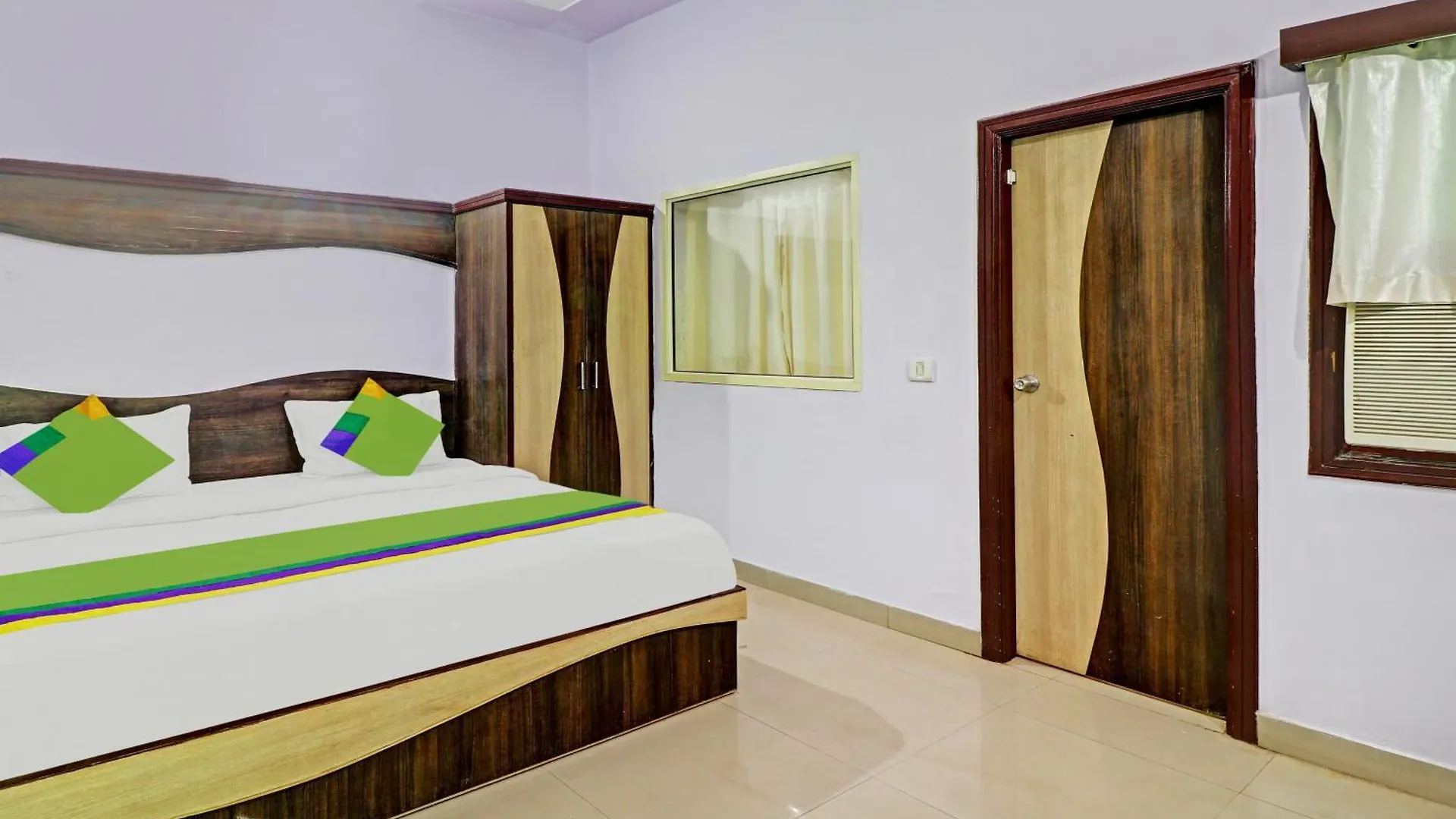 Hotel The Golden Bird Agra  Agra (Uttar Pradesh)