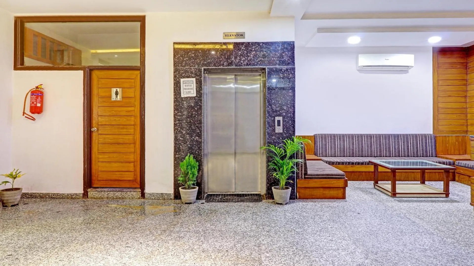 Hotel The Golden Bird Agra  Agra (Uttar Pradesh)