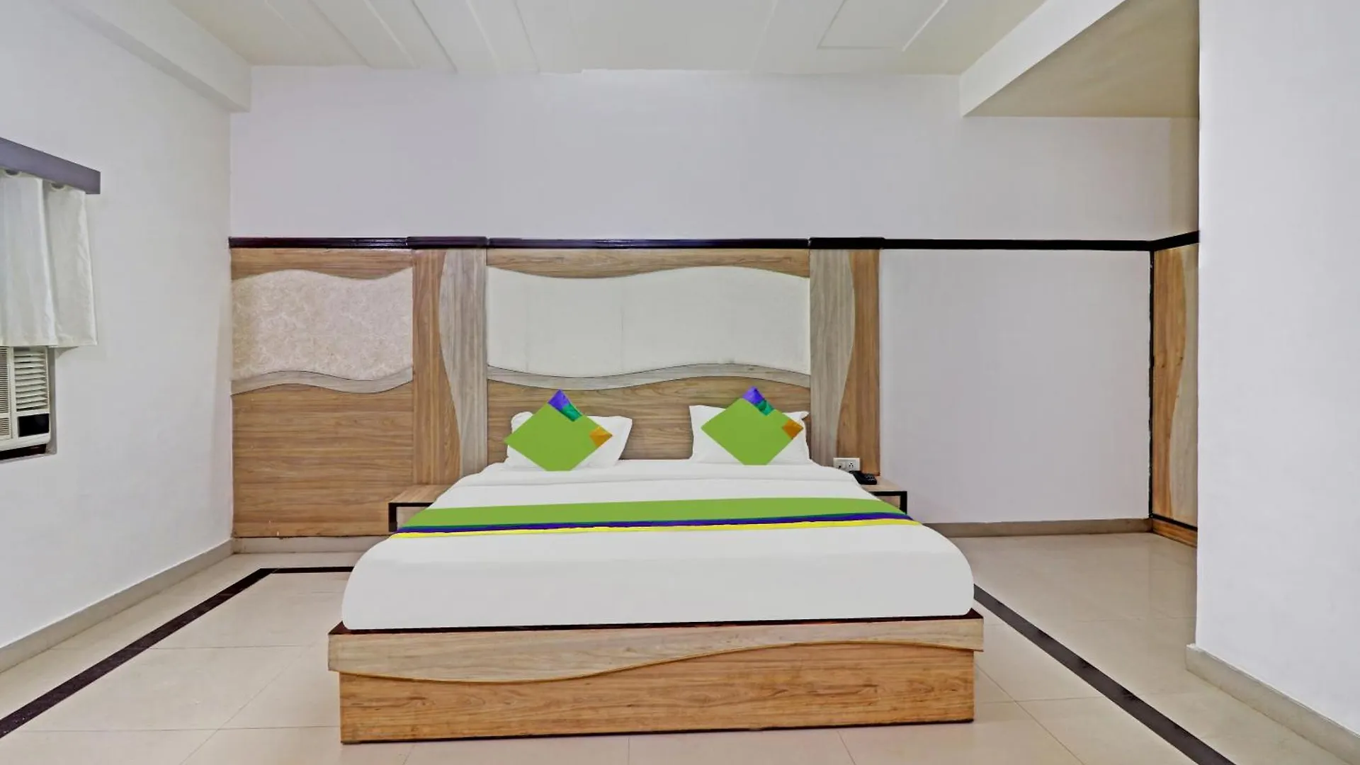 Hotel The Golden Bird Agra  3*, Agra (Uttar Pradesh)